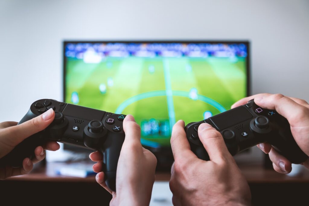 Expert Advice: Climbing the Leaderboards Effectively